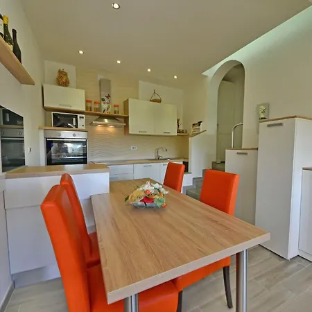 Holiday home Holiday Koalas Nest & By Interhome
